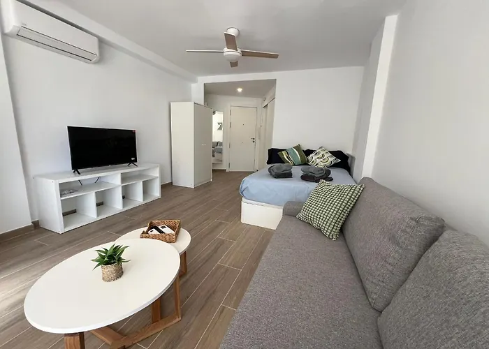 Nuevo Y Luminoso Estudio De Playa Con Piscina Fuengirola