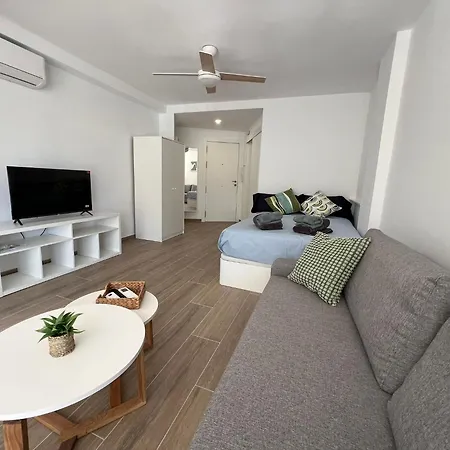 Nuevo Y Luminoso Estudio De Playa Con Piscina Fuengirola