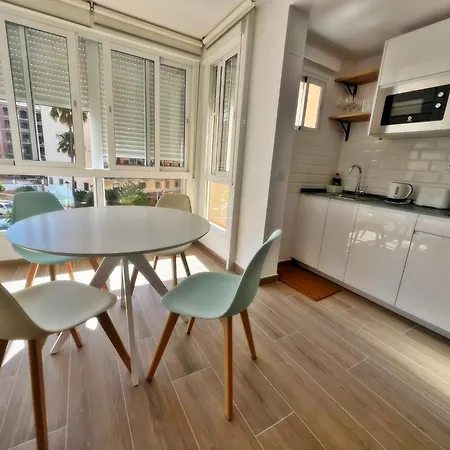 Nuevo Y Luminoso Estudio De Playa Con Piscina